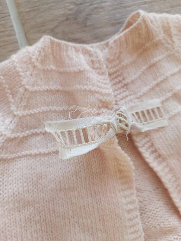 gilet en laine fille rose manches courtes et noeud dentelle taille cadeau de naissance