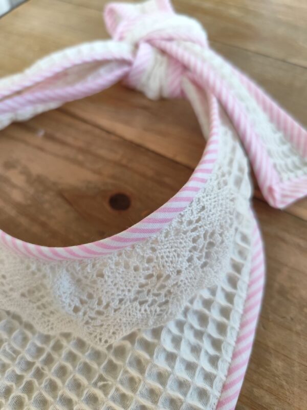 détails dentelle bavoir potron-minet coton blanc